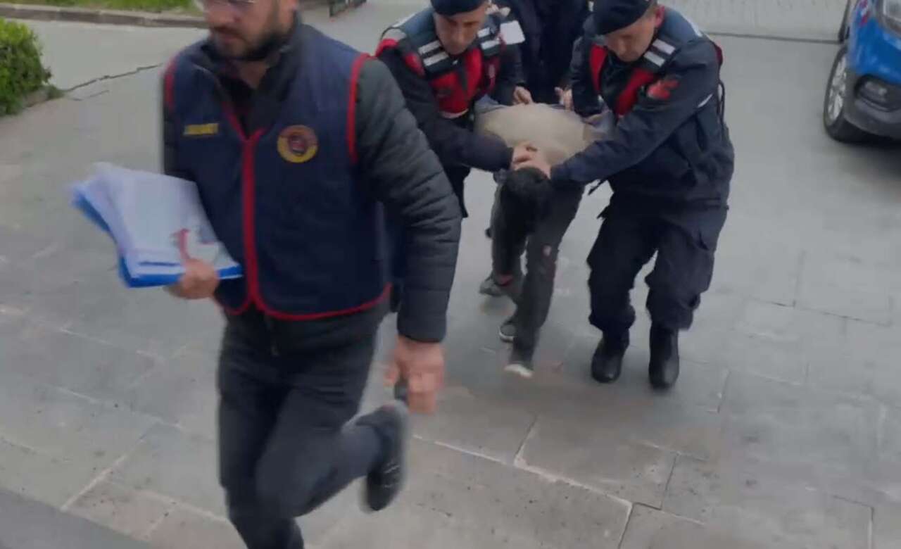 Damadın katlettiği 4 kişilik aile toprağa verildi 5